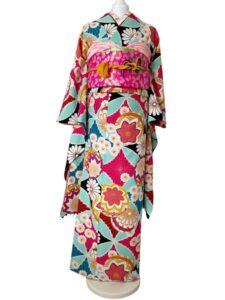 【振袖　FURISODE】空色　大胆な菊花と七宝