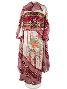 【振袖　FURISODE】 白に深緋（こきひ）色　絞りにフラワーブーケ★正絹袷