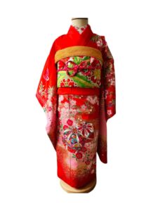 七五三　七歳の女の子のお支度　蝶と鞠の振り袖と豪華つくり帯　セミアンティーク 七五三 七歳の女の子のお支度 蝶と鞠の振り袖と豪華つくり帯