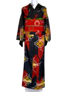 【銘仙 MEISEN】 始まりの和モダン　緋色矢羽根に鶸（ひわ）色の花菱★正絹袷