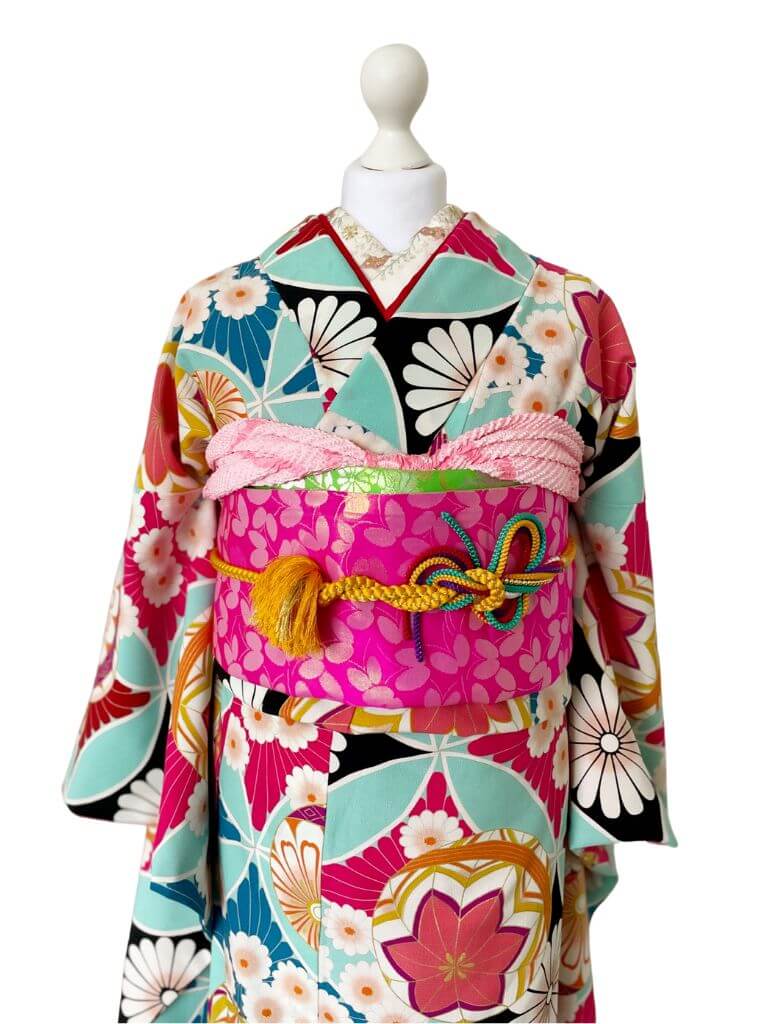 【振袖　FURISODE】空色　大胆な菊花と七宝