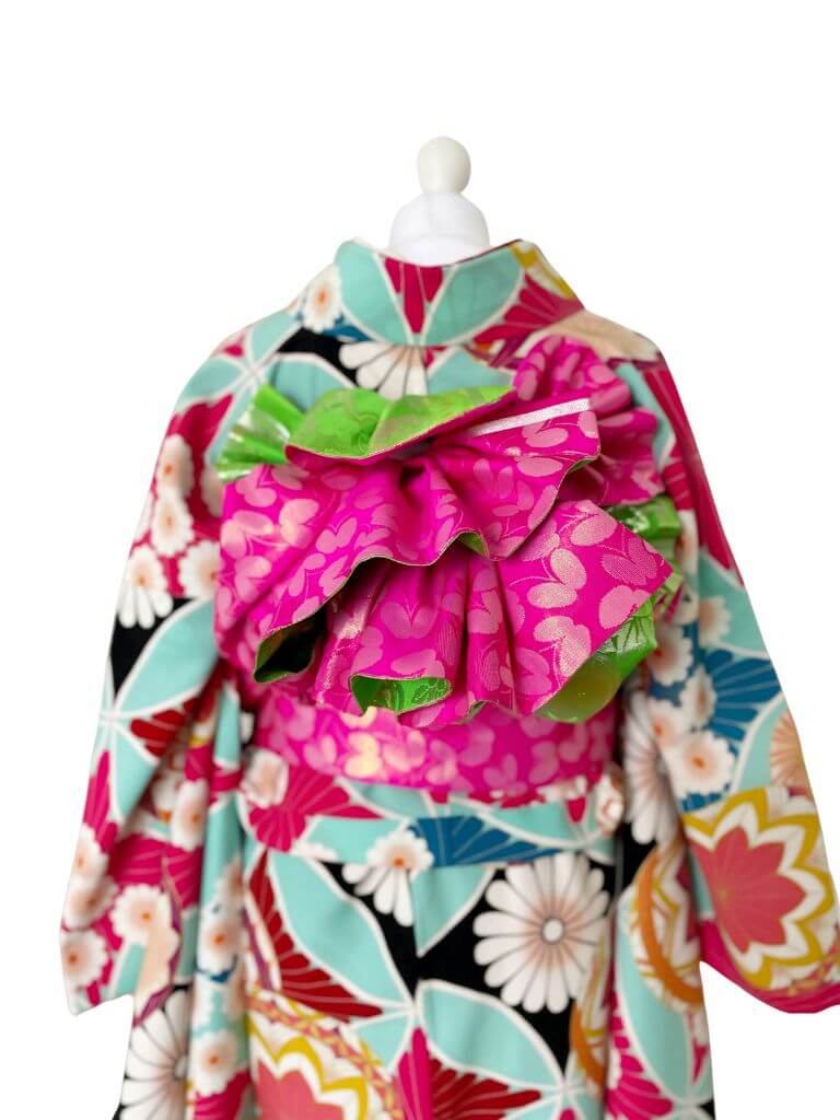 【振袖　FURISODE】空色　大胆な菊花と七宝