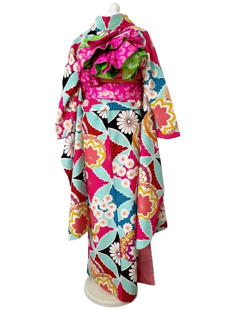 【振袖　FURISODE】空色　大胆な菊花と七宝