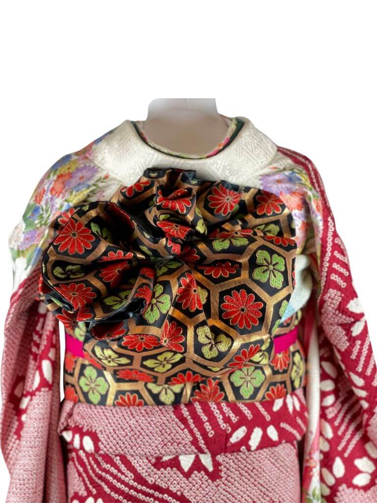 【振袖　FURISODE】 白に深緋（こきひ）色　絞りにフラワーブーケ★正絹袷