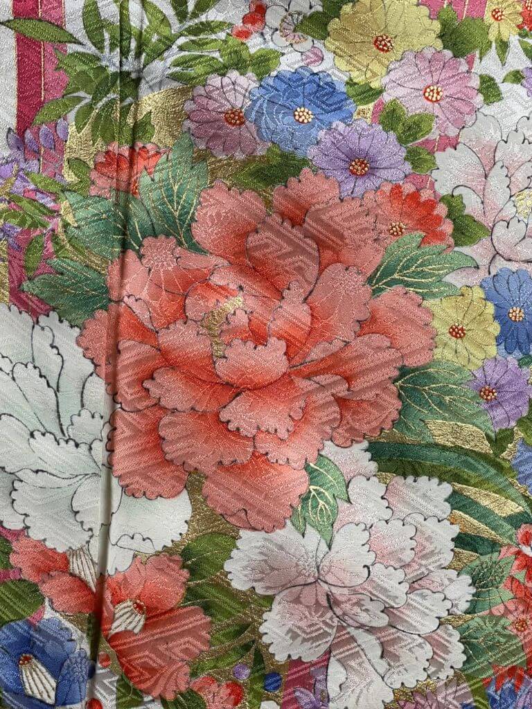 【振袖　FURISODE】 白に深緋（こきひ）色　絞りにフラワーブーケ★正絹袷