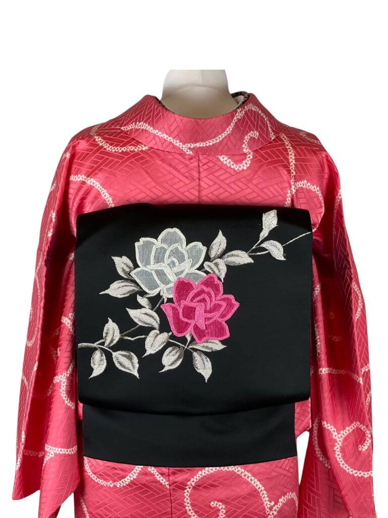 【小紋 KOMON】 綸子　ショッキングピンクに唐草文様★正絹袷