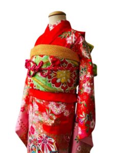 【超美品】赤い花と蝶の模様の七五三 ハーフバースデー 着物 七五三 】紅赤・手毬唄と蝶【オランダ着物 晴レル屋】