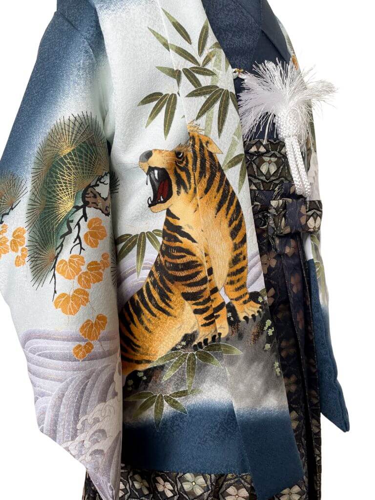 【七五三Boy男の子　3歳】紺ぼかしに吠える虎と鷹の競演