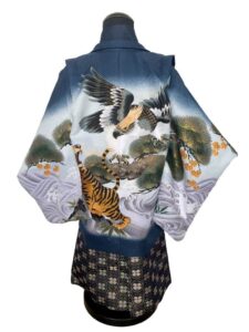 【七五三Boy男の子　3歳】紺ぼかしに吠える虎と鷹の競演