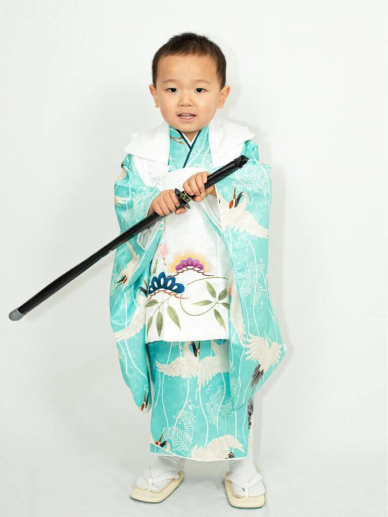 【七五三 3歳】 パステルブルーの蒼天に飛翔する鶴