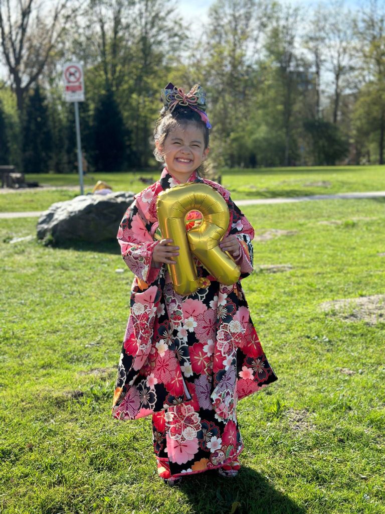 【七五三Girl女の子　7歳/5歳】　黒紅色（くろべにいろ）桜の宝石箱