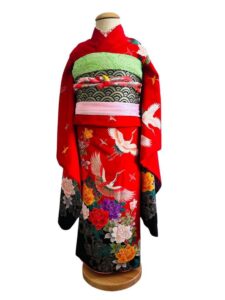 【七五三Girl女の子　7歳/5歳】　紅色（べにいろ）咲き誇る薔薇と夫婦鶴