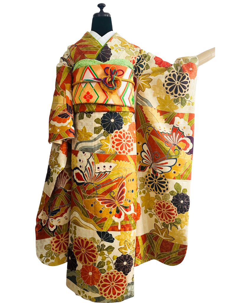 【正絹振袖　FURISODE】金赤（きんあか）市松　吉祥菊と蝶の祭典