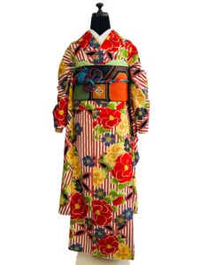 【振袖　FURISODE】紅白（こうはく）縦縞　芍薬Modern