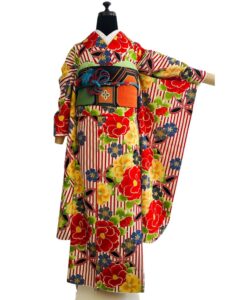 【振袖　FURISODE】紅白（こうはく）縦縞　芍薬Modern