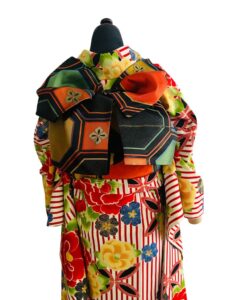 【振袖　FURISODE】紅白（こうはく）縦縞　芍薬Modern