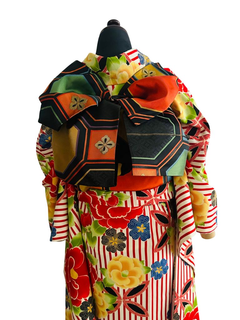 【振袖　FURISODE】紅白（こうはく）縦縞　芍薬Modern