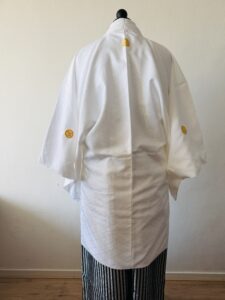 【男性紋付】白に金の紋付・グラデーションの縦縞の袴