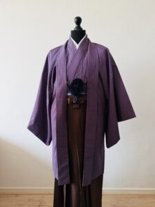 【男性紋付】深紫の縦縞紬に憲法色の袴