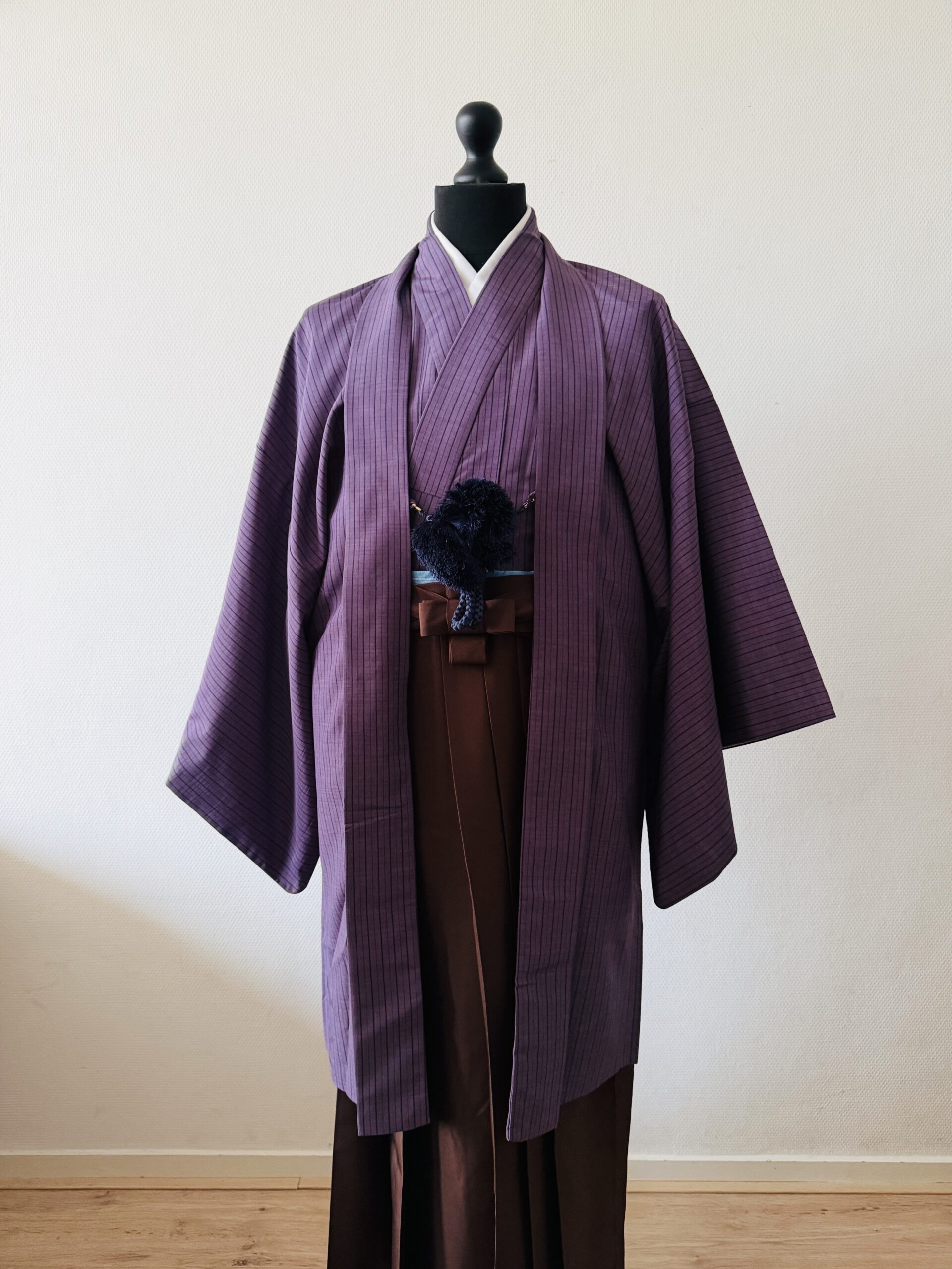 【男性紋付】深紫の縦縞紬に憲法色の袴