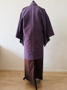 【男性紋付】深紫の縦縞紬に憲法色の袴