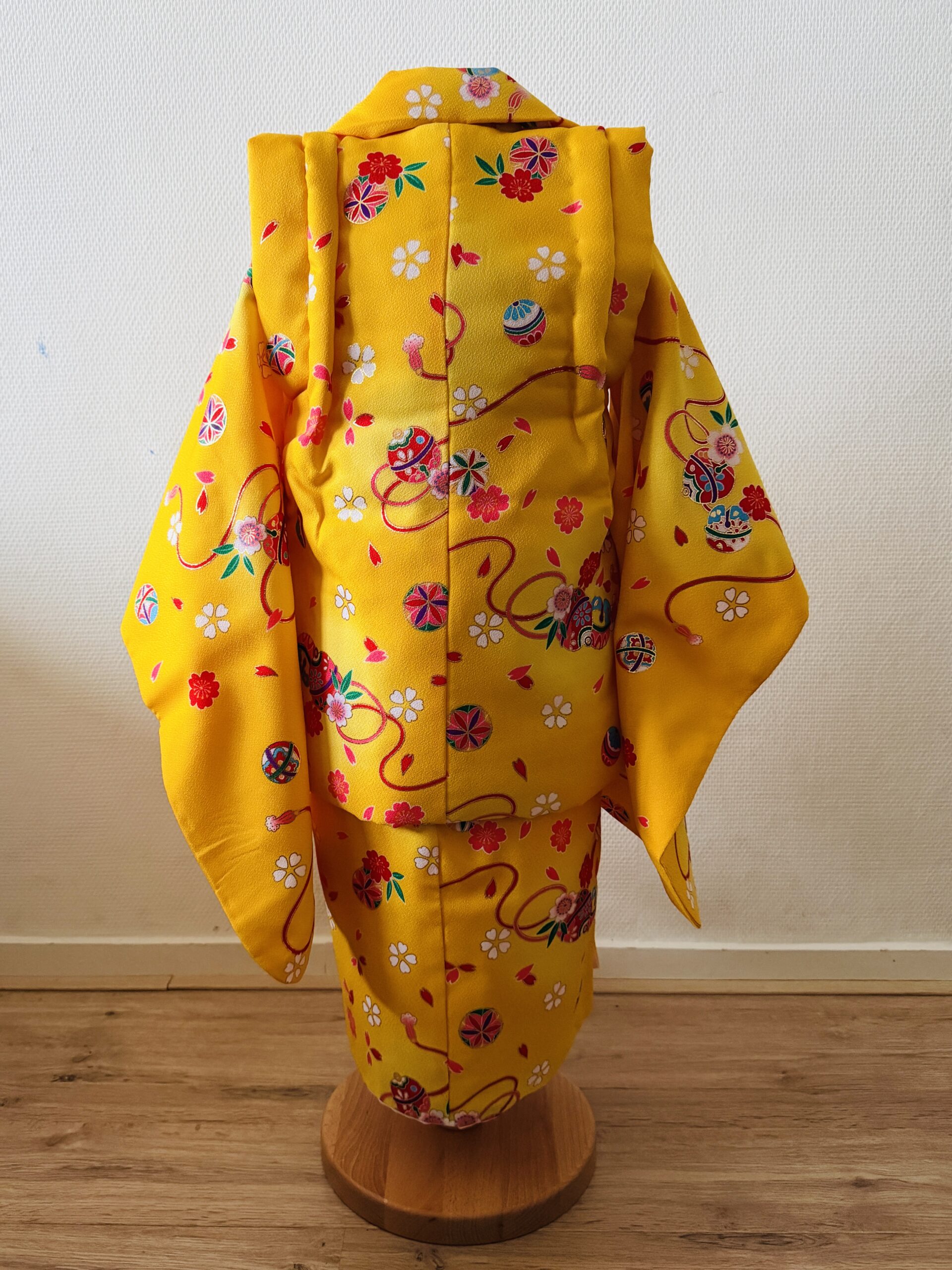 【七五三Girl女の子　3歳/5歳】山吹色（やまぶきいろ）に桜と鞠