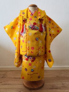 【七五三Girl女の子　3歳/5歳】山吹色（やまぶきいろ）に桜と鞠