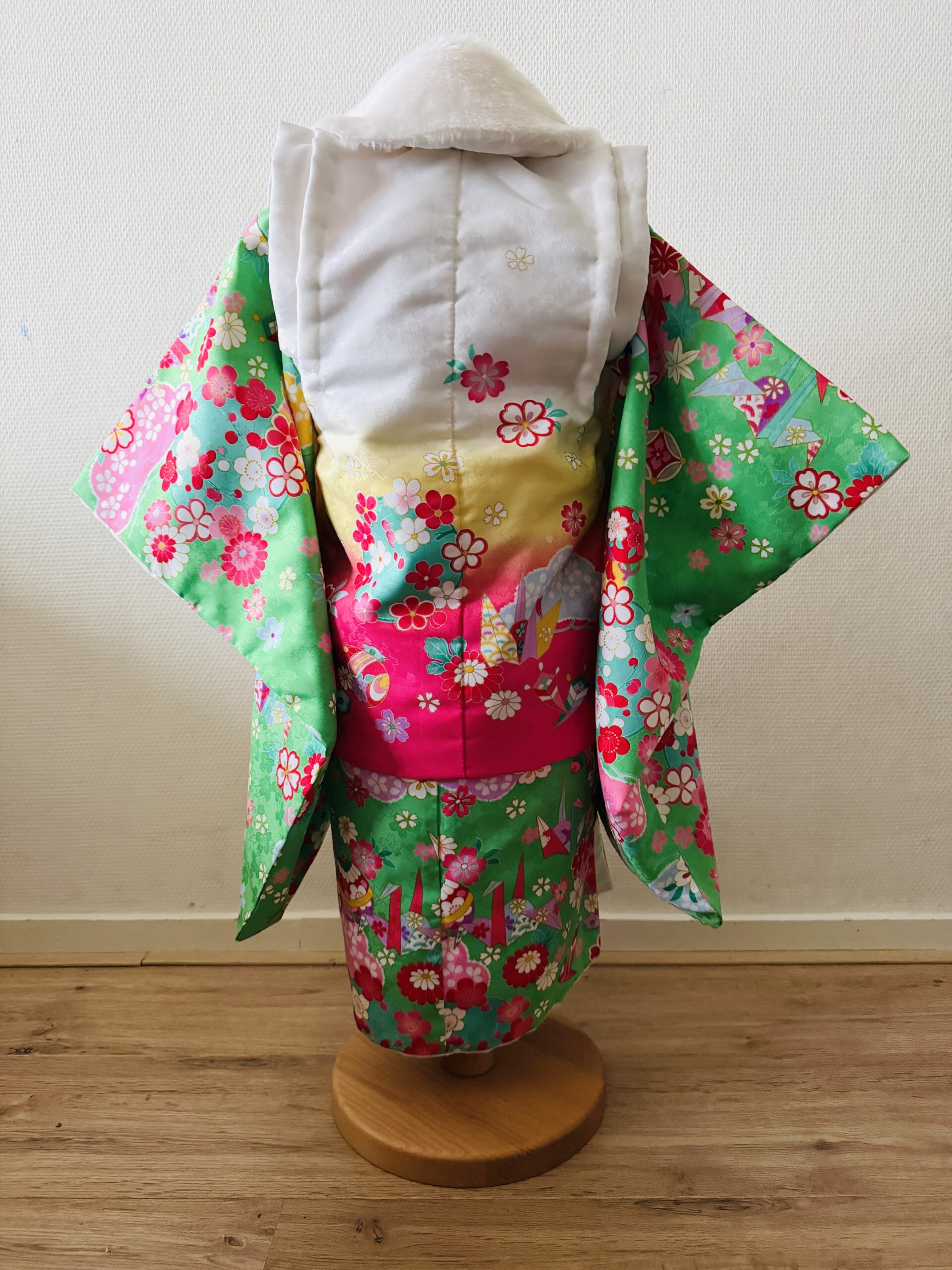 【七五三Girl女の子　3歳/5歳】若竹色（わかたけいろ）に白の被布　華やぎの鞠