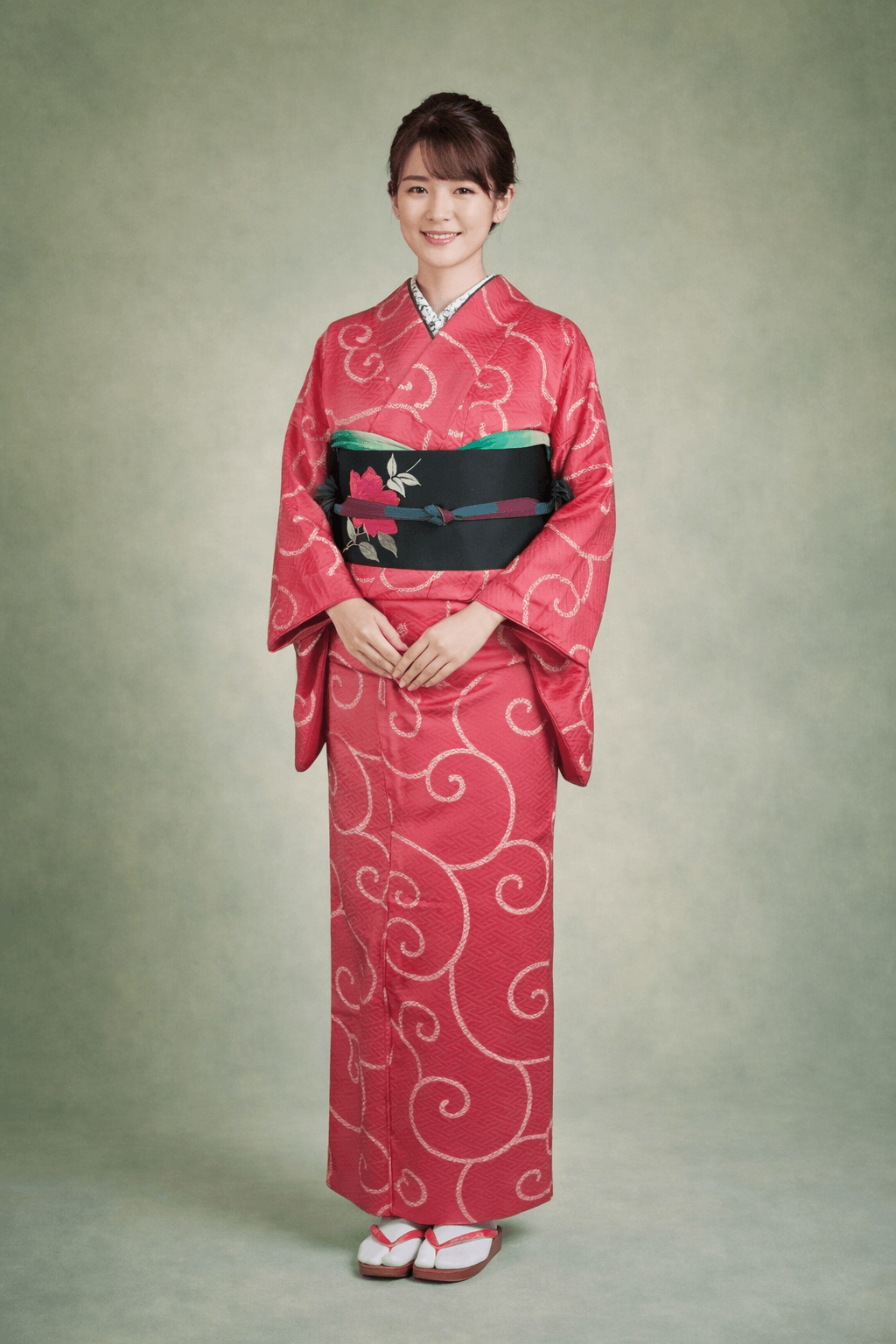 【小紋 KOMON】 綸子　ショッキングピンクに唐草文様★正絹袷