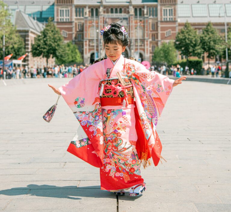 七五三 7歳女の子 着物 袴 赤 桜 卒園式 お正月 記念写真 2-